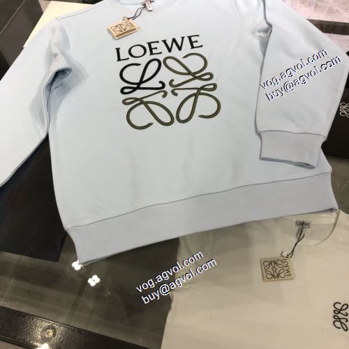 ロエベコピーブランド 2021秋冬 ロエベ LOEWE コーデ 知的なムードを演出 プルオーバーパーカー 風合いの出る スタイリッシュ 