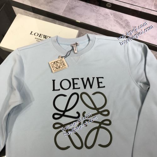 ロエベコピーブランド 2021秋冬 ロエベ LOEWE コーデ 知的なムードを演出 プルオーバーパーカー 風合いの出る スタイリッシュ 