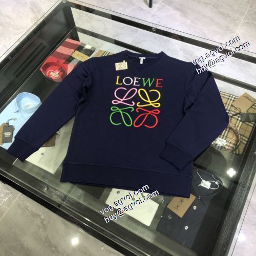 落ち着いた質感 ロエベブランドコピー 2021秋冬 ロエベ LOEWE プルオーバーパーカー 存在感のある シンプルなデザイン
