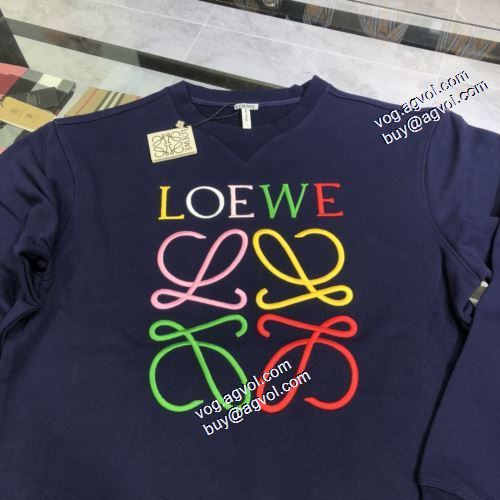 落ち着いた質感 ロエベブランドコピー 2021秋冬 ロエベ LOEWE プルオーバーパーカー 存在感のある シンプルなデザイン