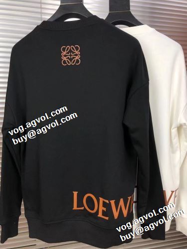 2021秋冬 ロエベ LOEWE 人気新品★超特価★ ハイネックパーカー 程よい厚み 防寒 ロエベスーパーコピー 2色可選 ビンテージ感ある