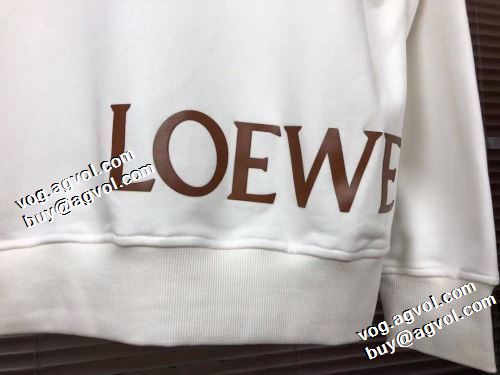2021秋冬 ロエベ LOEWE 人気新品★超特価★ ハイネックパーカー 程よい厚み 防寒 ロエベスーパーコピー 2色可選 ビンテージ感ある