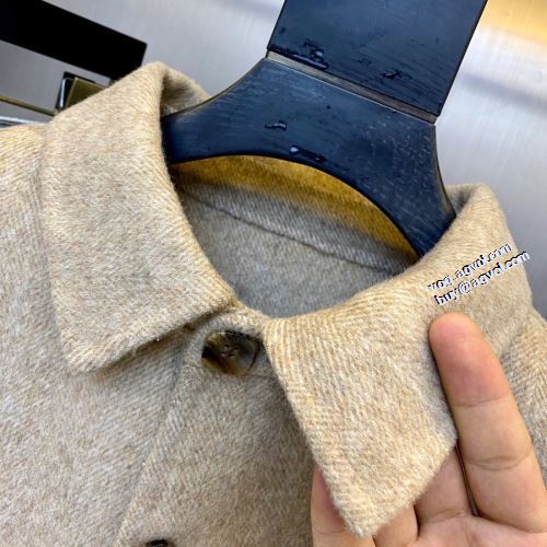 2021秋冬 ロエベ LOEWE 魅力ファッション 楽に着用出来る ジャケット スナップ止め仕様 立体的な衿元 ロエベブランド コピー