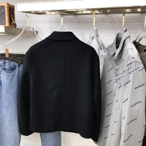 適度な厚み 風合いの出る 2021秋冬 ロエベ LOEWE 個性的 コート ロエベコピー 軽量ジャケット 高級感漂わせる