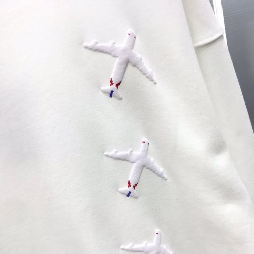 2022新作 2色可選 ハリのある ルイ ヴィトン プルオーバーパーカー 刺繍加工 LOUIS VUITTON 楽に着用出来る サイズ豊富 ルイ ヴィトンブランド 偽物 通販