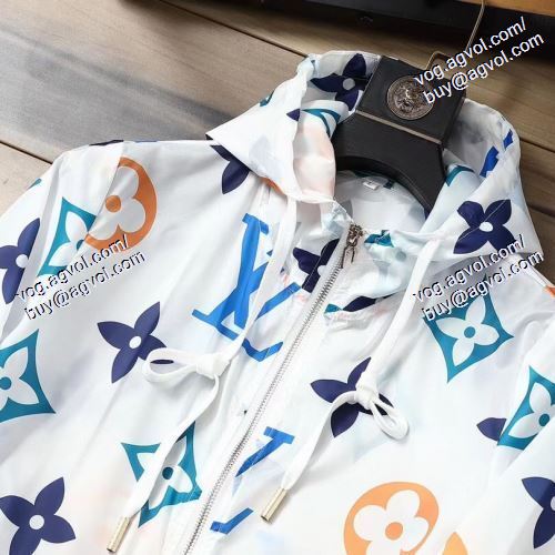  大人気☆NEW!!      ルイ ヴィトン LOUIS VUITTON      2021春夏       LOUIS VUITTONブランド コピー     日焼け止め服 紫外線カット    ジャージセット
