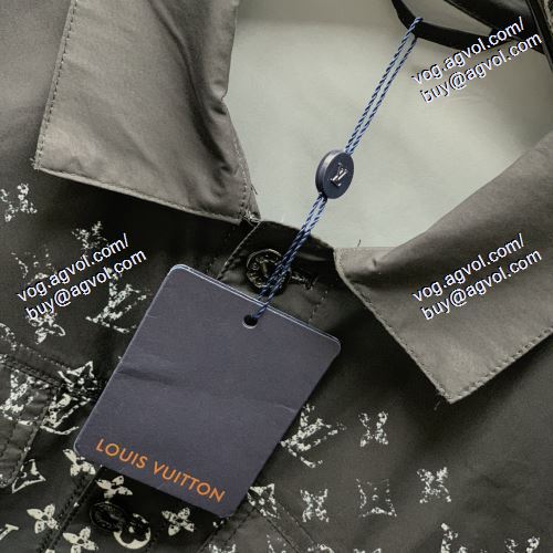  プレゼントに      ルイ ヴィトン LOUIS VUITTON      2021春夏       LOUIS VUITTONブランド コピー    堪能できるコート   プリント柄