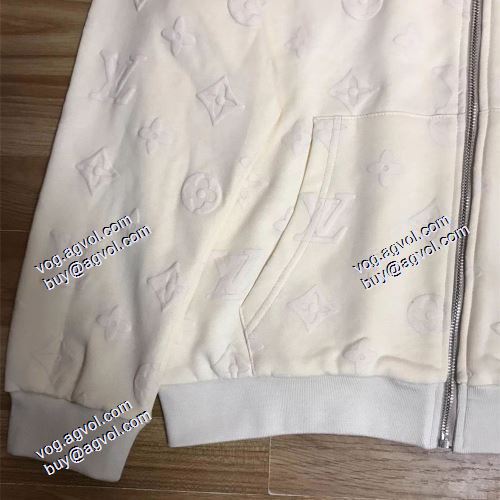 2021秋冬 ルイ ヴィトン LOUIS VUITTON ジャージセットスタイリッシュ 綺麗に決まるフォルム！ LOUIS VUITTONブランドコピー