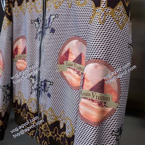 ボンディングコート 高級感漂わせる お洒落に魅せる LOUIS VUITTONスーパーコピー  2021秋冬 ルイ ヴィトン LOUIS VUITTON
