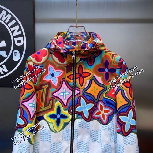 スタイリッシュな印象 LOUIS VUITTONブランドスーパーコピー 2021秋冬 ルイ ヴィトン LOUIS VUITTON フード付きコート おしゃれな装い
