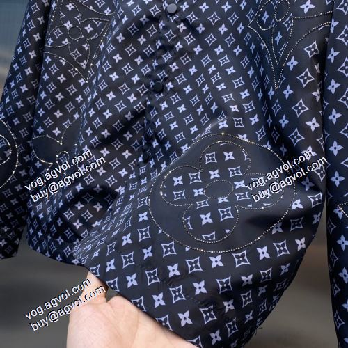 テーラードジャケット 2021秋冬 ルイ ヴィトン LOUIS VUITTON 艶やかなコート 数に限りがある LOUIS VUITTONブランド コピー