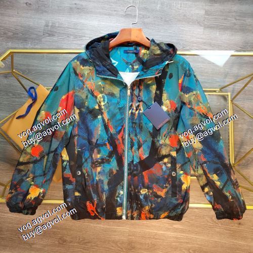 2021秋冬 ルイ ヴィトン LOUIS VUITTON フード付きコート 軽量ジャケット 派手 ：比较华丽的 LOUIS VUITTONブランドコピー