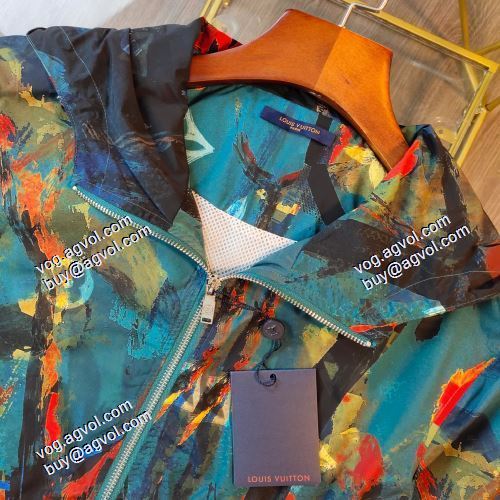 2021秋冬 ルイ ヴィトン LOUIS VUITTON フード付きコート 軽量ジャケット 派手 ：比较华丽的 LOUIS VUITTONブランドコピー