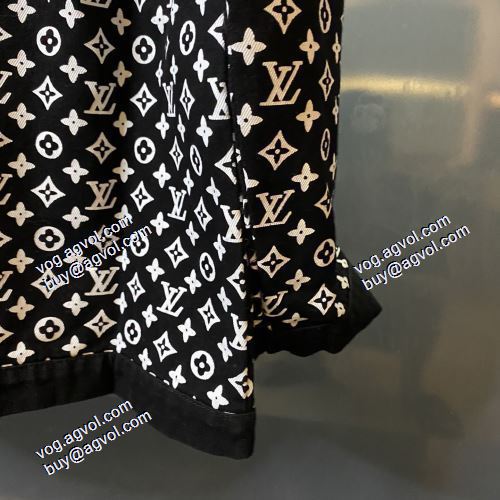 ルイ ヴィトンコピー 高級感ある 2021秋冬 ルイ ヴィトン LOUIS VUITTON フード付きコート 優美なお出かけスタイル