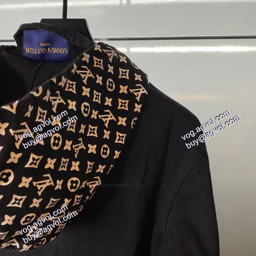 ルイ ヴィトンコピー 高級感ある 2021秋冬 ルイ ヴィトン LOUIS VUITTON フード付きコート 優美なお出かけスタイル