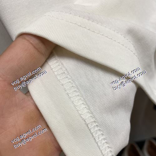大絶賛の履き心地 ルイ ヴィトンブランドスーパーコピー 2021秋冬 ルイ ヴィトン LOUIS VUITTON ロゴパーカー 秋の定番