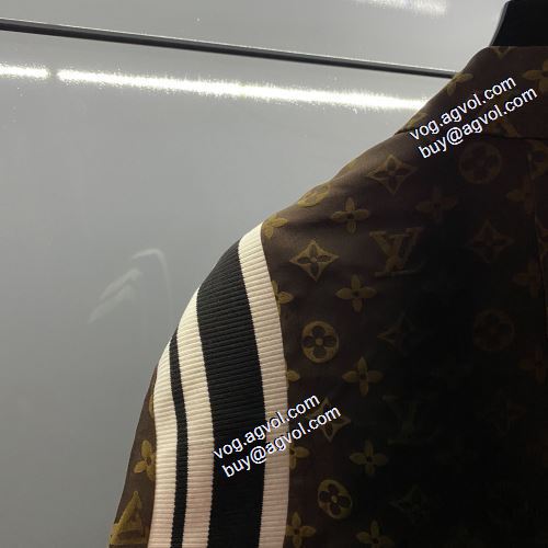 先行販売 ルイ ヴィトンブランドコピー 2021秋冬 ルイ ヴィトン LOUIS VUITTON ブルゾン 艶やかなコート