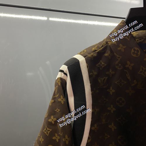 先行販売 ルイ ヴィトンブランドコピー 2021秋冬 ルイ ヴィトン LOUIS VUITTON ブルゾン 艶やかなコート