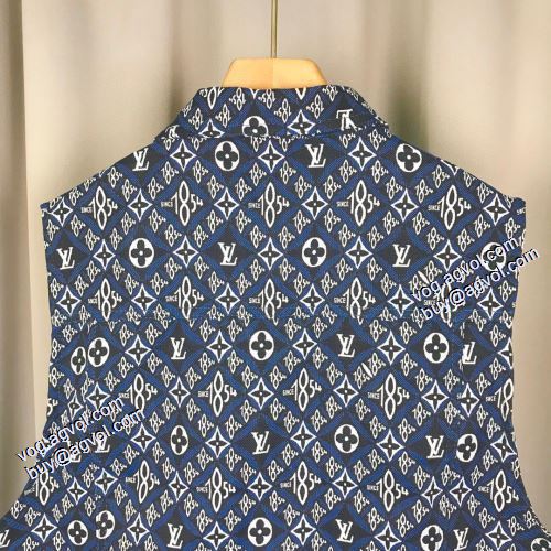 人気商品登場 2021秋冬 ルイ ヴィトン LOUIS VUITTON ルイ ヴィトンブランド コピー ベスト 高級感漂わせる