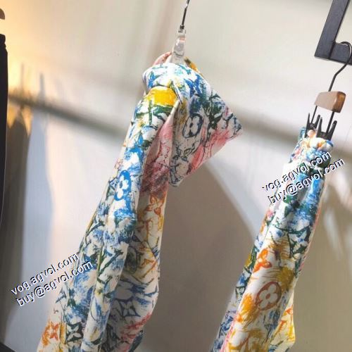 上下セット ルイ ヴィトンブランドスーパーコピー 2021秋冬 ルイ ヴィトン LOUIS VUITTON 極上の着心地