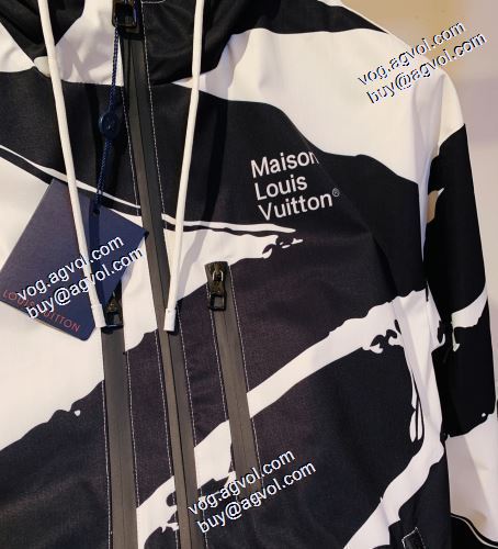 数に限りがある ルイ ヴィトンコピー ブランド 2021秋冬 ルイ ヴィトン LOUIS VUITTON ダスター コート フード付きコート 上質
