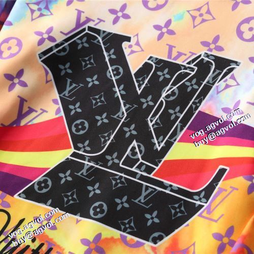 魅力ファッション 2021秋冬 プルオーバーパーカー ルイ ヴィトンコピー ブランド ルイ ヴィトン LOUIS VUITTON 迷彩総柄 幅広いジャンル 英字 2色可選