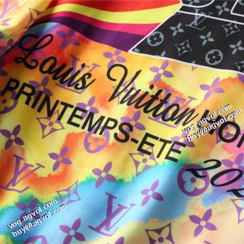 魅力ファッション 2021秋冬 プルオーバーパーカー ルイ ヴィトンコピー ブランド ルイ ヴィトン LOUIS VUITTON 迷彩総柄 幅広いジャンル 英字 2色可選