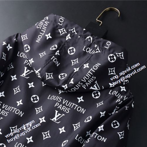 コート ブルゾン 海外セレブ愛用 ルイ ヴィトン偽物ブランド 2021秋冬 ルイ ヴィトン LOUIS VUITTON フード付きコート シンプルなデザイン