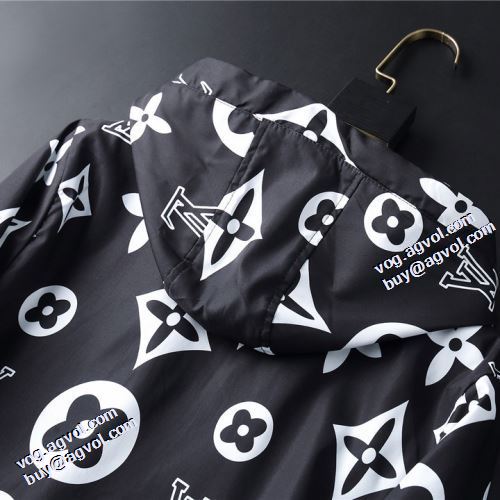 2021秋冬 極上の着心地 ルイ ヴィトンブランドスーパーコピー ルイ ヴィトン LOUIS VUITTON ジャケット ブルゾン ちょうどいい丈感 プリント柄 フード付きコート ポケット付