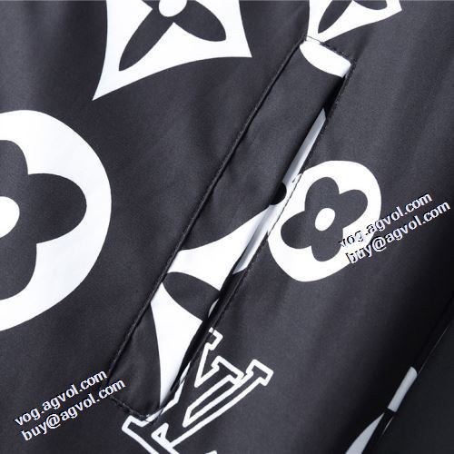 2021秋冬 極上の着心地 ルイ ヴィトンブランドスーパーコピー ルイ ヴィトン LOUIS VUITTON ジャケット ブルゾン ちょうどいい丈感 プリント柄 フード付きコート ポケット付