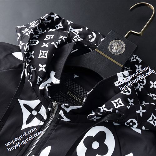 ジャケット 2色可選 おしゃれな装い 2021秋冬 ルイ ヴィトン LOUIS VUITTON フード付きコート プリント柄 サイズ豊富 ルイ ヴィトンブランドコピー