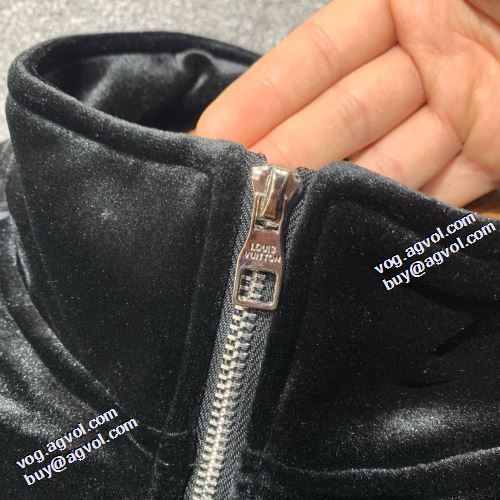 大好評 ルイ ヴィトン偽物ブランド ジンシロン セット スタンドネック 2021秋冬 ルイ ヴィトン LOUIS VUITTON プリント柄 ハリのある