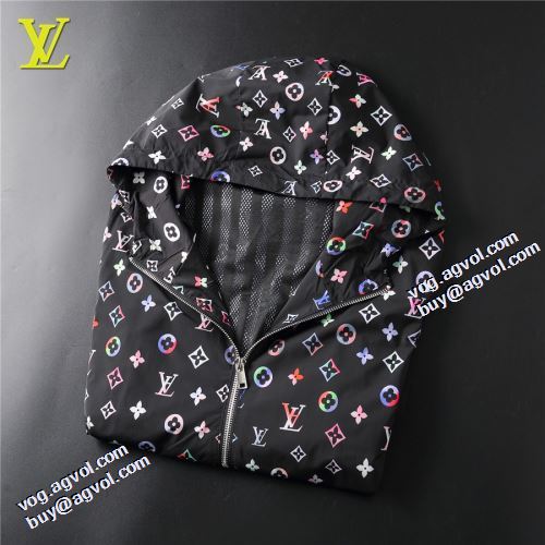 2021秋冬 ルイ ヴィトン LOUIS VUITTON 楽に着用出来る ルイ ヴィトンブランドコピー フード付きコート プリント柄 リブ付 ファッション 人気