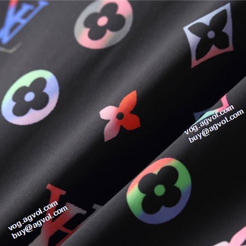 2021秋冬 ルイ ヴィトン LOUIS VUITTON 楽に着用出来る ルイ ヴィトンブランドコピー フード付きコート プリント柄 リブ付 ファッション 人気
