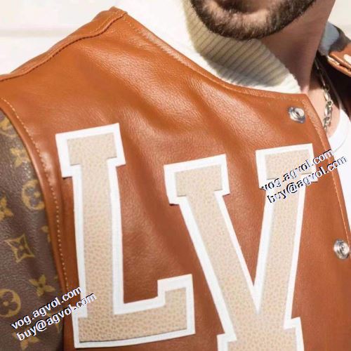 革ジャンパー スナップ止め仕様 英字 2021秋冬 ルイ ヴィトン LOUIS VUITTON 数に限りがある 適度な厚み ルイ ヴィトンスーパーコピー