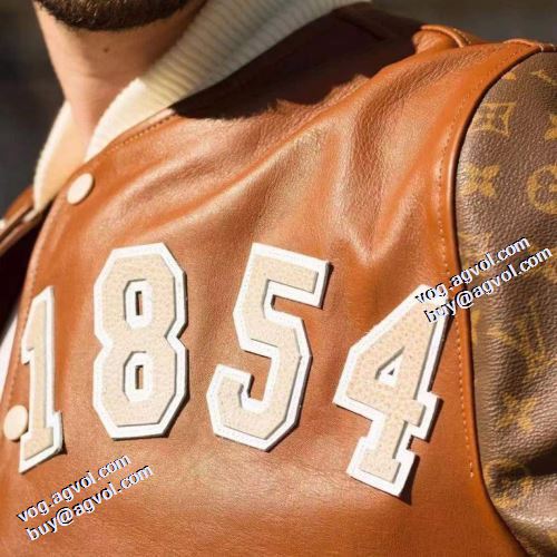 革ジャンパー スナップ止め仕様 英字 2021秋冬 ルイ ヴィトン LOUIS VUITTON 数に限りがある 適度な厚み ルイ ヴィトンスーパーコピー