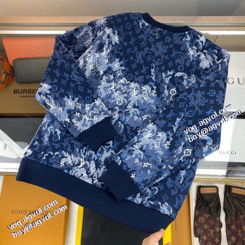 ルイ ヴィトンブランドスーパーコピー プリント柄 プルオーバーパーカー 2021秋冬 ルイ ヴィトン LOUIS VUITTON ジップパーカー ビンテージ感ある 風合いが出る