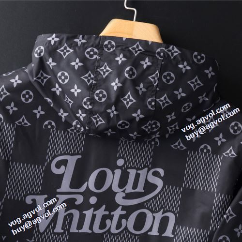 2021秋冬 ルイ ヴィトン LOUIS VUITTON 豊富なサイズ ルイ ヴィトンブランド 偽物 通販 フード付きコート ブルゾン 軽量ジャケット 英字