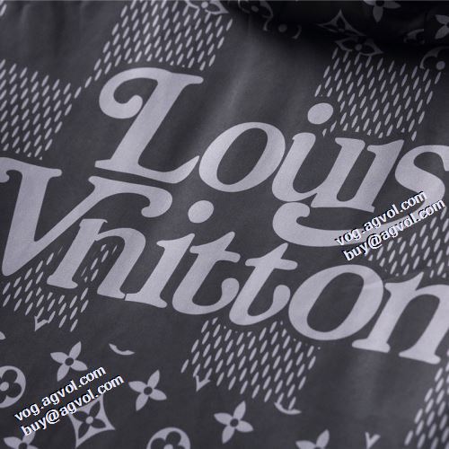 2021秋冬 ルイ ヴィトン LOUIS VUITTON 豊富なサイズ ルイ ヴィトンブランド 偽物 通販 フード付きコート ブルゾン 軽量ジャケット 英字