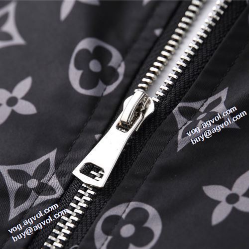 2021秋冬 ルイ ヴィトン LOUIS VUITTON 豊富なサイズ ルイ ヴィトンブランド 偽物 通販 フード付きコート ブルゾン 軽量ジャケット 英字