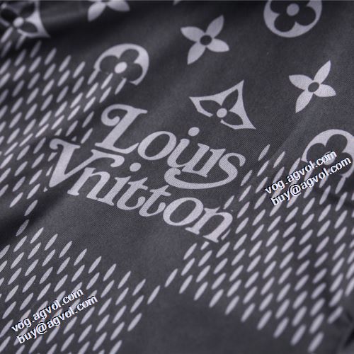 2021秋冬 ルイ ヴィトン LOUIS VUITTON 豊富なサイズ ルイ ヴィトンブランド 偽物 通販 フード付きコート ブルゾン 軽量ジャケット 英字