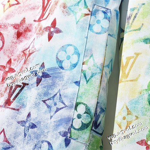 適度な厚み ちょうどいい丈感 人気販売中 ルイ ヴィトンスーパーコピー 2021秋冬 ルイ ヴィトン LOUIS VUITTON コート ブルゾン 総柄