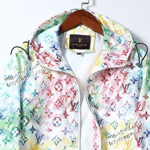 適度な厚み ちょうどいい丈感 人気販売中 ルイ ヴィトンスーパーコピー 2021秋冬 ルイ ヴィトン LOUIS VUITTON コート ブルゾン 総柄