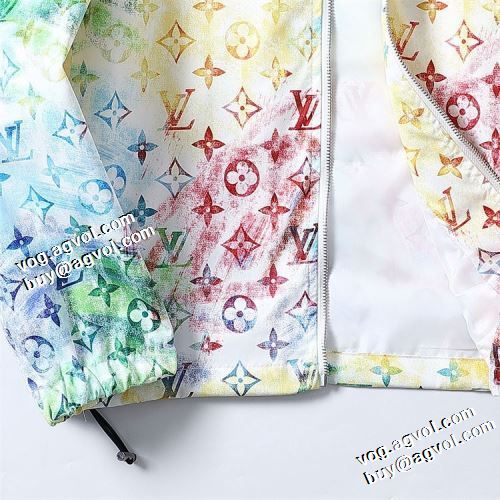 適度な厚み ちょうどいい丈感 人気販売中 ルイ ヴィトンスーパーコピー 2021秋冬 ルイ ヴィトン LOUIS VUITTON コート ブルゾン 総柄