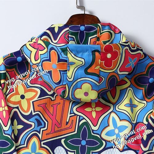 2021秋冬 ルイ ヴィトンコピー ブランド ちょうどいい丈感 ルイ ヴィトン LOUIS VUITTON 超目玉 ブルゾン コート プリント柄 フード付きコート