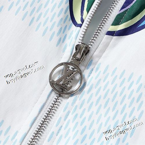 2021秋冬 ルイ ヴィトンコピー ブランド ちょうどいい丈感 ルイ ヴィトン LOUIS VUITTON 超目玉 ブルゾン コート プリント柄 フード付きコート