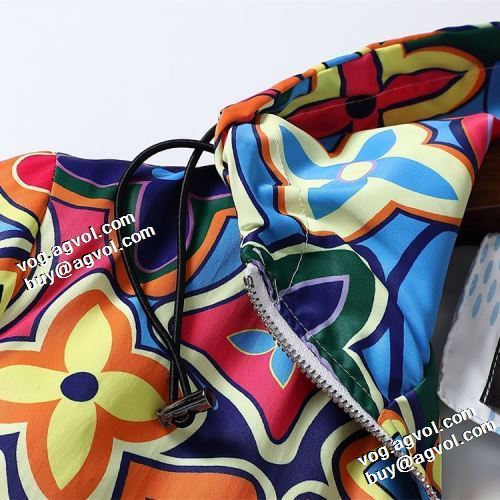 2021秋冬 ルイ ヴィトンコピー ブランド ちょうどいい丈感 ルイ ヴィトン LOUIS VUITTON 超目玉 ブルゾン コート プリント柄 フード付きコート