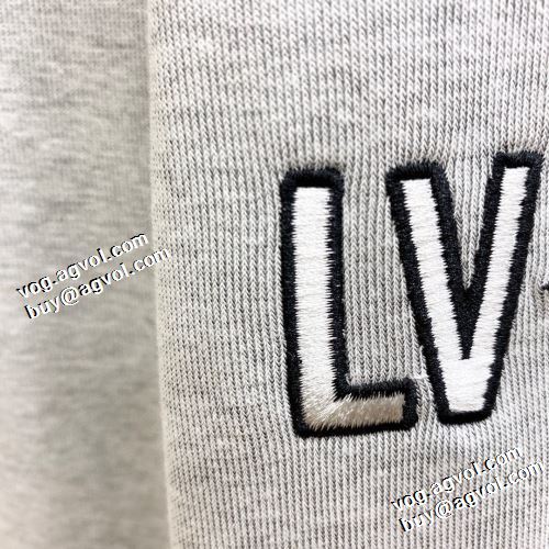 2021秋冬 ルイ ヴィトンセットアップ上下 LOUIS VUITTON 適度な厚み ルイ ヴィトンブランドコピー 秋のお出かけに最適 個性的なデザ