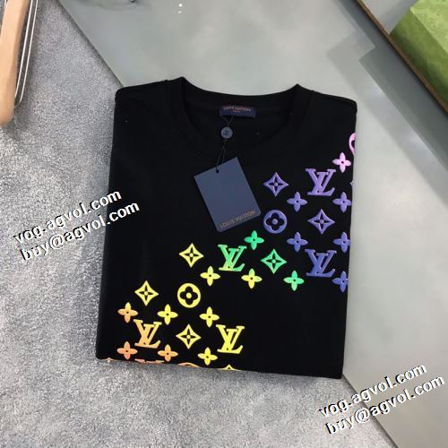2022新作 ルイ ヴィトンスーパーコピー ファッション 人気 リブ付 ルイ ヴィトン LOUIS VUITTON プルオーバーパーカー 程よい厚み オシャレロゴパーカー