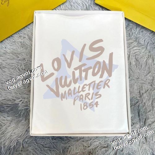 ルイ ヴィトン偽物ブランド 2022新作 ルイ ヴィトン LOUIS VUITTON 海外セレブ愛用 プルオーバーパーカー 2色可選 プリントパーカ 秋着用